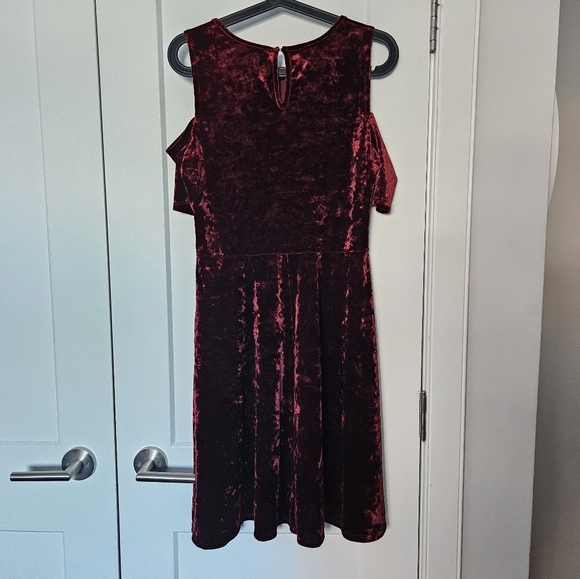 Velvet red cold shoulder dress - Picture 6 of 7